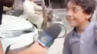 عمران خان زنداباد کیونکہ وہ پٹھان ہے ہم بھی پٹھان ہے