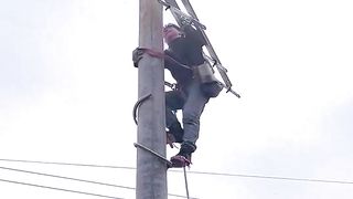 Professional wire bracket installation technology.