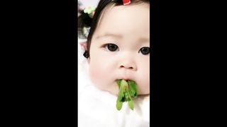 Cute baby gilr