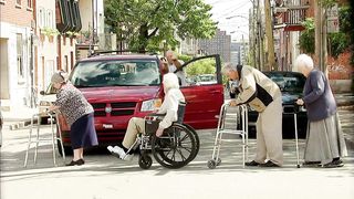 پنشنرز برائے فروخت Pensioners in action