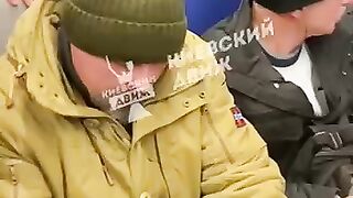 Жесть: у Київскій електричці пасажири висадили любительку рускава міра