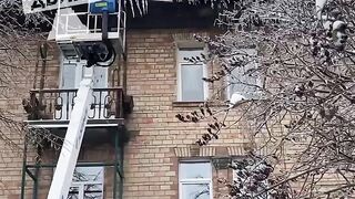 Обережно! Сезон бурульок почався! Тримайтесь подалі від дахів будинків