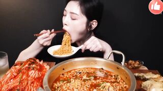 ASMR | Mukbang Rameyon Tiram Pedas dan Kimchi