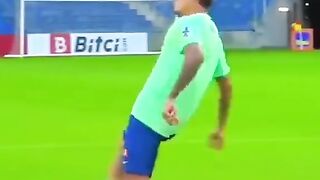 Neymar made that look TOO EASY ????