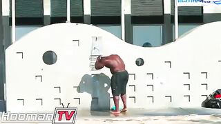 باڈی بلڈر شیمپو مذاق Bodybuilder shampoo prank