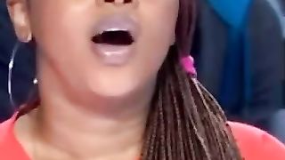 Chedinma singt on TV set( chedinma chante sur un plateau télévisé)