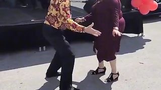 Oldies couple dance very funy