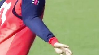 Wicket on 1st ball srilanka in trouble