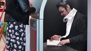 This is how an ATM machine works