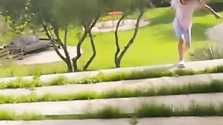 شاهد رونالدو كيف يمازح أولادة ????????