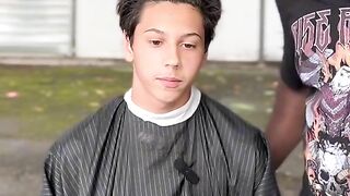 Coupe de cheveux dans la rue