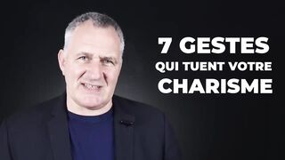 7 Gestes qui tuent votre charisme (exemples et solutions gestuelles)