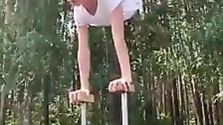 SHE KNOW HOW TO DO PERFECT BALANCE