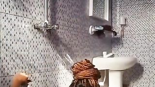 LADY SHOWER STYLE ON REELS
