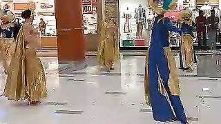 Live performance at eid in dubai mall.