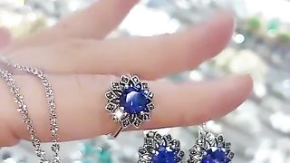 JewelryTrends: Highlighting the latest trends in the jewelry industry. 2