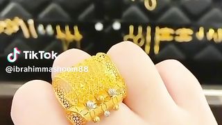JewelryTrends: Highlighting the latest trends in the jewelry industry. 3