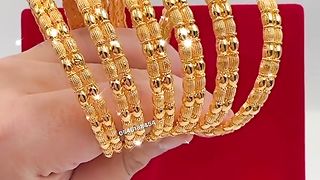 JewelryTrends: Highlighting the latest trends in the jewelry industry. 5