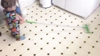 Il est dangereux de regarder, vous pouvez mourir de rire - Bébés drôles