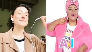 Mexican Singer sings Amazing vocal warmup