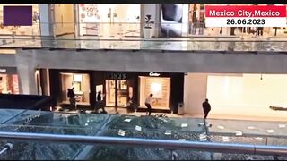 BRUTAL ROLEX ROBBERY Jeweler thieves break through bulletproof glass