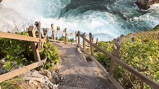 NUSA PENIDA , KELINGKING BEACH , BALI , INDONESIA