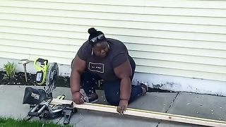 SHE KNOW HOW TO FIX IT