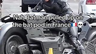 Batmn pulled up on the bat in France