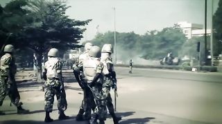 Lassina Sawadogo_ L_homme qui affronta l_armée à mains nues_(480P).