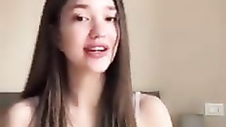 A sweet girl with a nice smile #live #broadcast #beautygirl #prettygirl