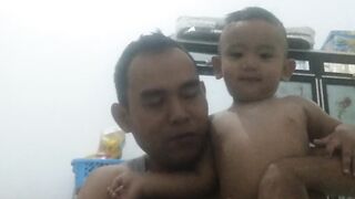 Abis mandi ni anak nakal