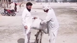 Aisi bhi hota hi aap agr syani ho to ham kam hen kya