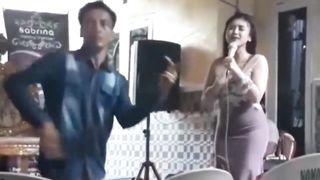PENYANYI GAGAL FOKUS (NGAKAK) _ joget lucu