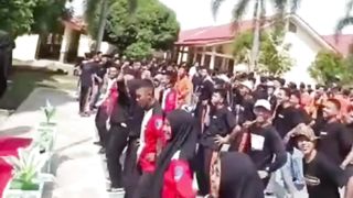 Moment ketika lu senam disekolah