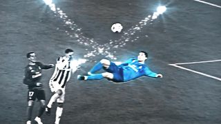 CRISTIANO RONALDO BICYCLE KICK!