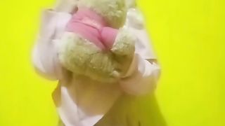 Anak wedok mirip boneka Barbie