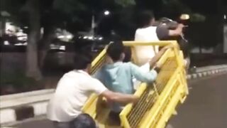 tosa ngakak