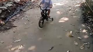 Naik sepeda