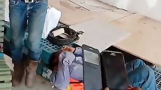 Ide ngerjain temen yang lagi istirahat
