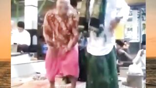 Bapak siapa ini oy????