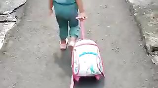 Teteh Ara baru pulang sekolah