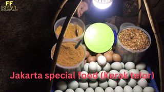 Authentic Jakarta food ( Kerak telor )