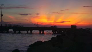 Sunrise di tepi pantai| destinasi wisata