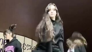 Dance with girls ????