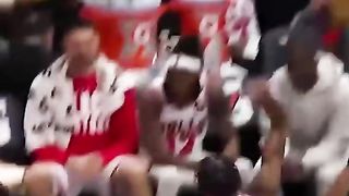 LaMelo ejected in front of Lonzo ????