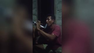 Lucu meniru seruling dengan pipa paralon