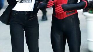 Spider man snap different Peter Parker and his girlfriend