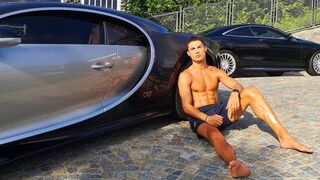 How Cristiano Ronaldo lives and How He Spends His Money