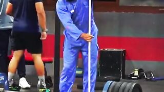 Pro powerlifter Shocks Anatoly