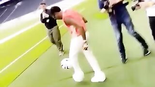 wizkid-montre-son-cristiano-ronaldo-comme-football-compétences-au-tottenham-stadium-viral-football.
